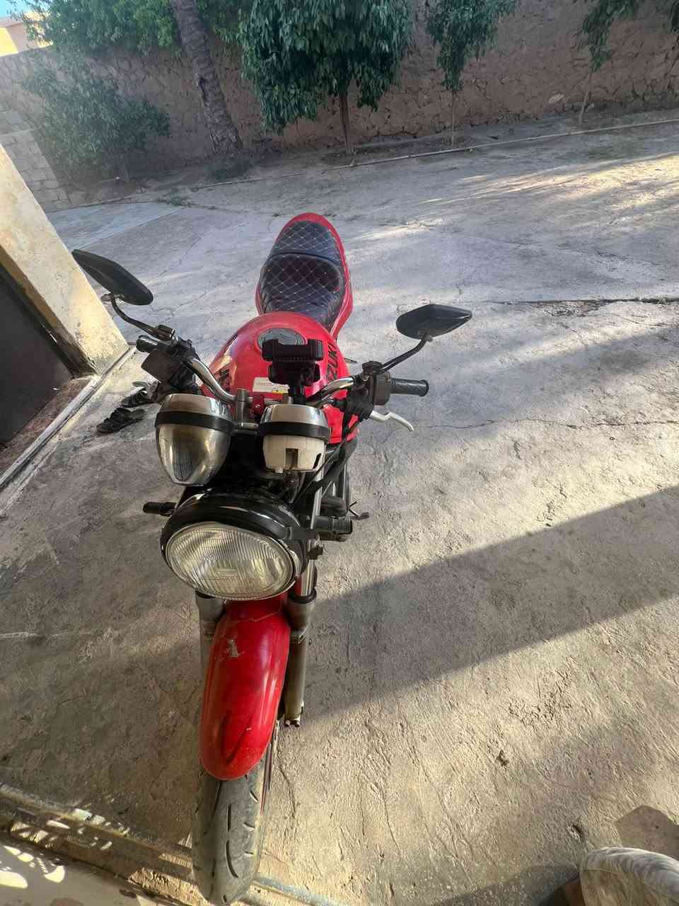 السلام عليكم باندا 400 للبيع شغالة نضافة فول مكاني عوينات السعر 850  وبيهة مجال رقمي ***********
