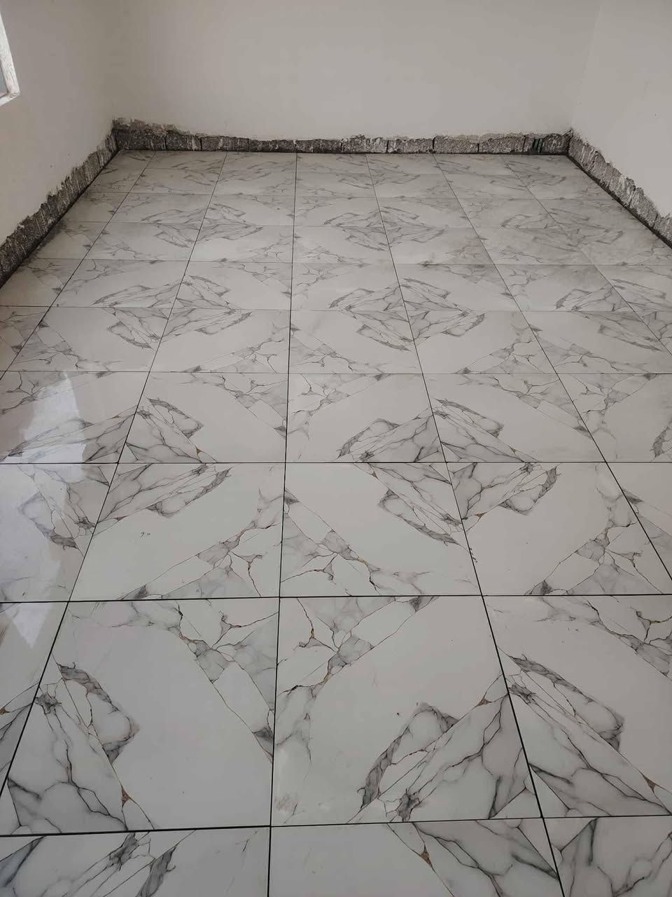 السلام عليكم خلفه سراميك جدران ورضيه بأنواعه درج عدل فر شغل درجه واله داخل بغداد فقط متفرغ حالين ***********
