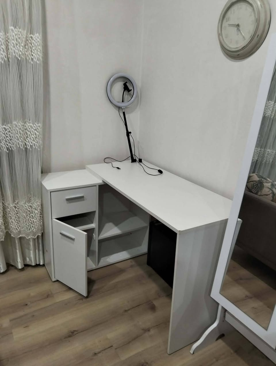 تاقمه بؤ فرؤشتن زؤر باكه گه نجانه
ژورى تايبه ته له سليمانىه 
ره قه م ***********
نرخى 200هه زار
