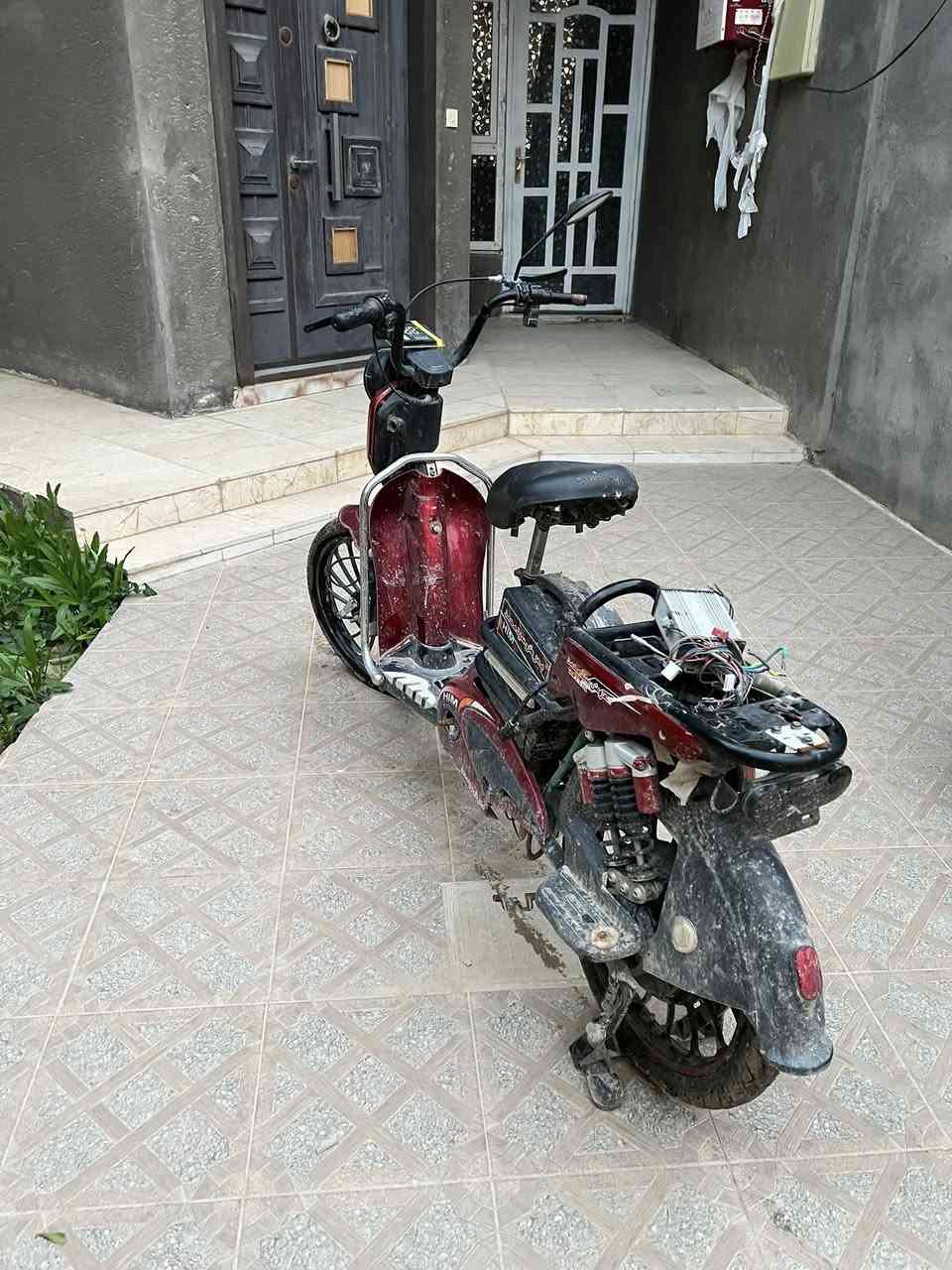 سلام عليكم دراجة شحن للبيع بيها العقل عاطل او كنكترالويل هم عاطل سالت ع التصليح كالو ب٩٠ ترجع بلادي الي يريدها خلي يراسلني خلي يقيم او يأخذ بس لا يكسر بسعرها مكاني ديالى كنعان هاذا رقمي بي واتساب فقط ***********
