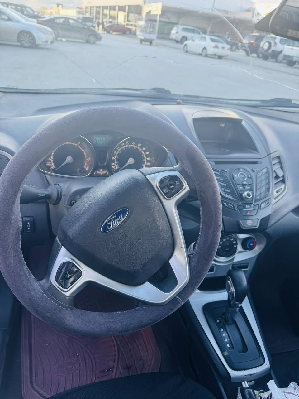 فۆرد فێستا ٢٠١٨مواسەفات se چوار پارچەی هەیە بى ليدان گێر و مەکینە و تەبرید بە شەرت ناو ٧ رەنگ سوکان ڤۆلیۆم و تحدید سرعە سەیارەکی زۆر پاک و خاوێنە بە ناو کردن کێشەی نییە سعرەکەی 79$تۆزەک مەجال ***********
