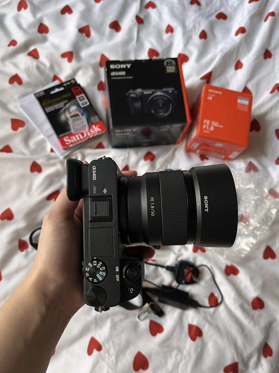 📸 للبيع – Sony A6400 بحالة ممتازة
كاميرا نظيفة جداً استخدام شخصي وخفيفة
استخدم لفترة قصيرة متتجاوز ل٦ أشهر 
ما بيها أي خلل، الفحص مفتوح

🔸 المواصفات:
 • تصوير 24.2MP
 • فيديو 4K
 • شاشة متحركة
 • فوكس سريع جداً

🔹 مرفق وياها:
العدسة الي تجي مع الكامرة 16-50 
 • عدسة 50mm f/1.8
 • بطارية + شاحن + رام 64 كيكا 
 • كرتون 

عدد الشتر: ( 5026 )

السعر: 1,250,000
الموقع: بغداد


**إذا كنت صاحب هذا الإعلان وتريد حذفه لأي سبب، رجاءا أرسل رسالة إلى الدعم الفني**