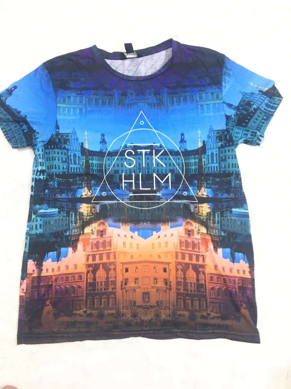 قطعه مختلفه 
تيشرت اصليه 
خامه قطن بارده 
قطعه كلش حلوه 
نظافه ميه بلميه 
قياس -- M -- 
العنوان بغداد الجديده 
للحجز على الخاص واتساب ***********
يتوفر توصيل من شمال الي جنوب العراق
