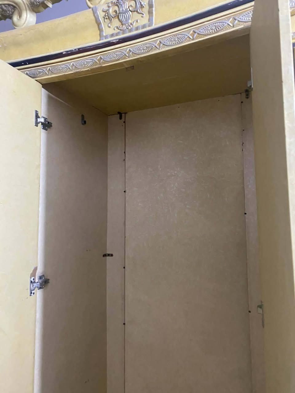 السلام عليكم غرفه نوم السعر 
٢٠٠وبيهه مجال العنوان الزعفرانيه هاذة الرقم *********** غرفه نضيفه فقط الجرارات يرادلهن تعديل
