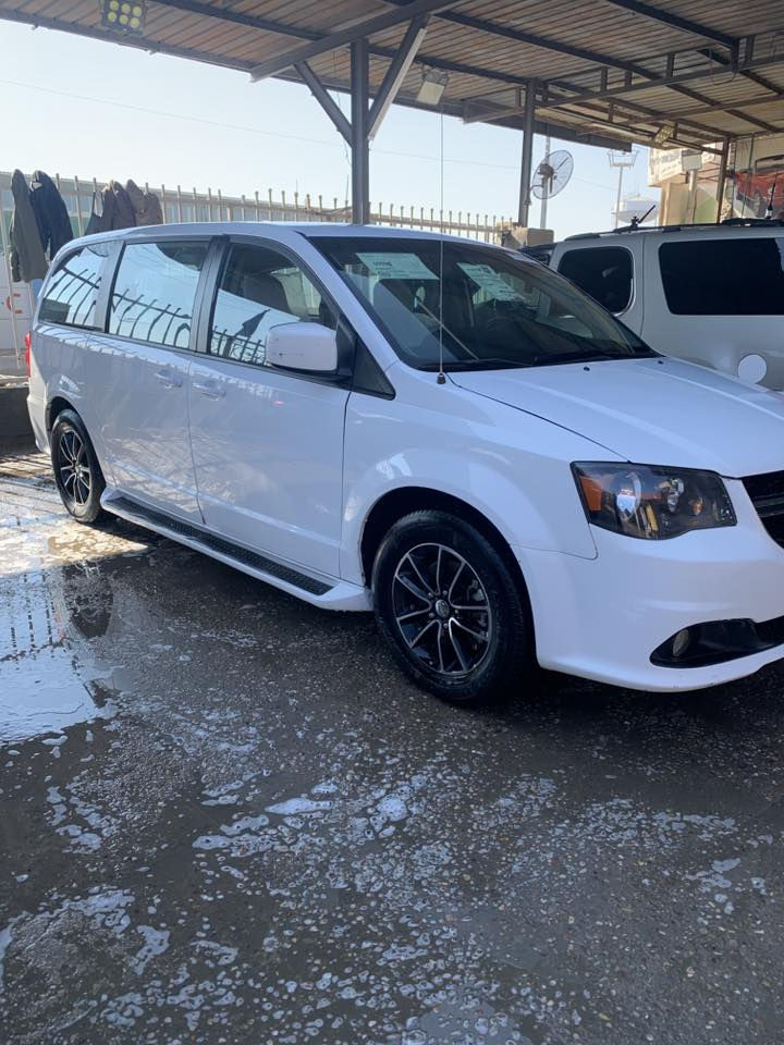 سلام عليكم دوج كرفان للبيع مديل 2019 وارد امريكي حادثها قطعه وحده فقط والباقي كفاله عامه مكينه كير كفاله حداديه جديده سياره جديده علا اخر حبايه سياره جديده حيل رقم انكليزي باسمنه تحويل ممباشر سعرها ١٦٠ وبيها مجال للشراي 

‭٠٧٧٦ ٦٣٥ ٥١٢١‬ شراي يتصل فقط.  مكلف بلنشر.
