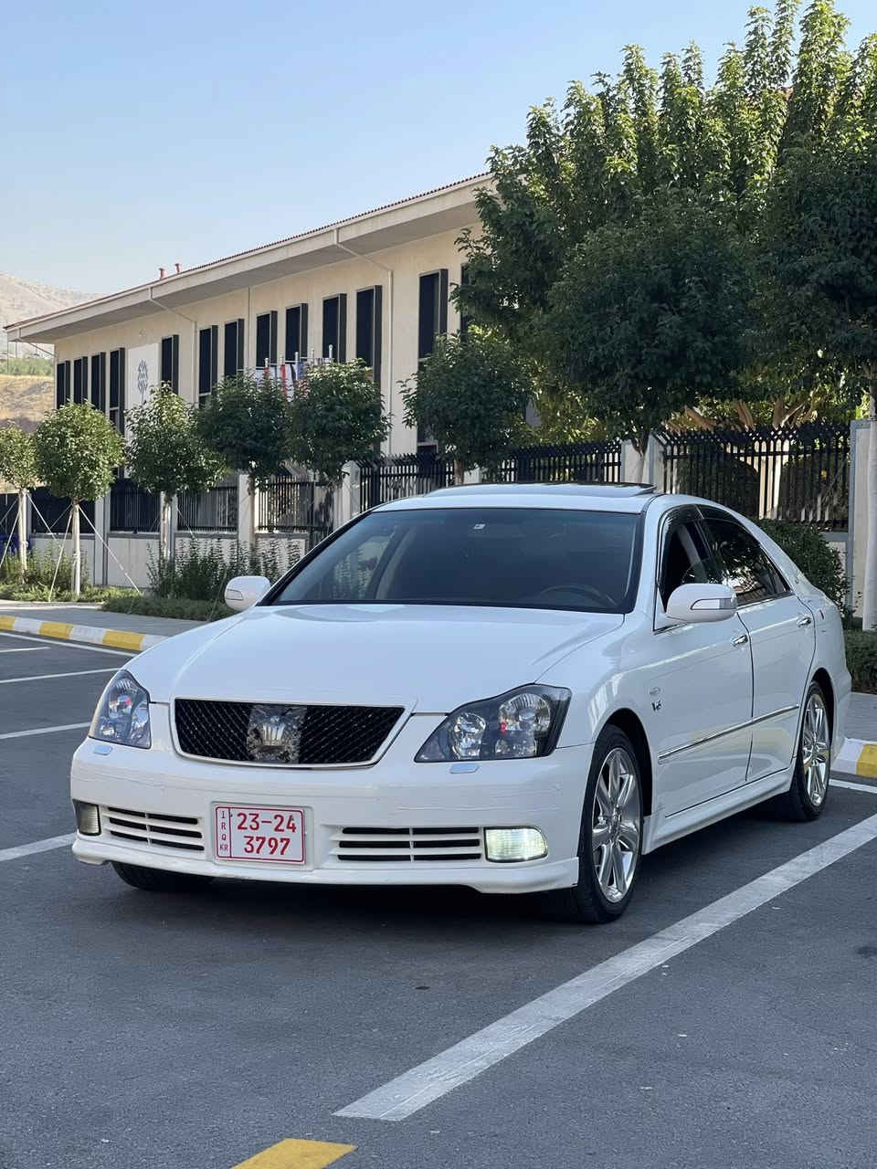 السلام علیکم
کراون شاهینە 

مودیل ٢٠٠٥
شانصی ١٨٢ 

ادوات ادوات

بدون کصە 

بدون ضربە 

واحد قطعە صبوغ یابان

سعر ١١٠ 

مکان سلیمانیە 

***********
