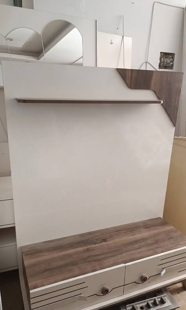 اغراض للبيع للتواصل ***********
غرفة نوم ٧ قطع بدون دوشك ب ٢٨٠ الف 
طخم قنفات ١٠ نفرات ملكي ب ٣٦٠ الف 
طخم قنغات مودرن  ١٧٥ الف
ميز و٤ طبلات ب٦٠ الف 
ميز تلفزيون متل الجديد ب ٦٠ الف
