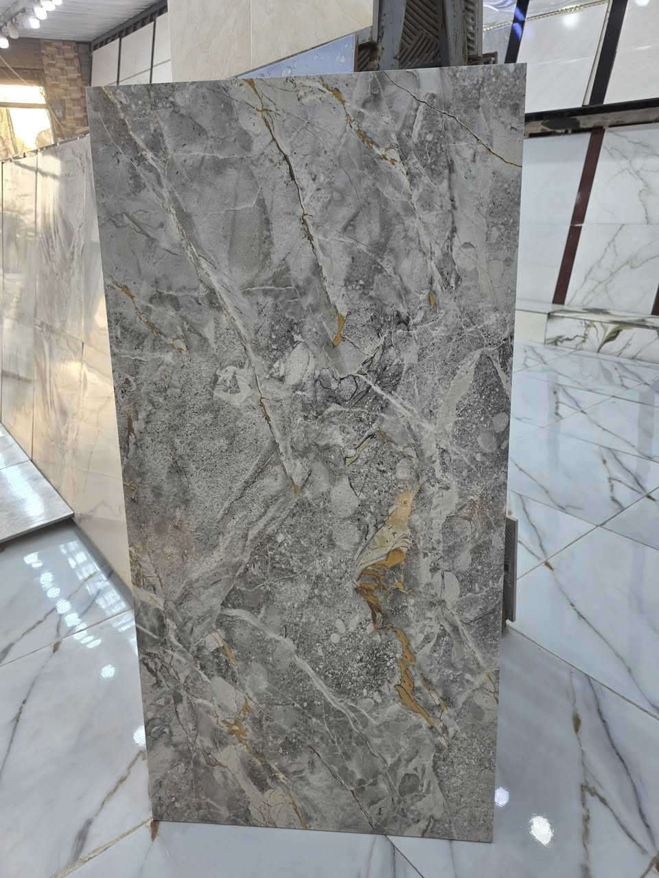 يعلن مجمع القريشي⏳️ للسيراميك عن عروض خاصة  لمدة شهر عن ✨️ الجداري لمعه درجة اولى 30×60 وبسعر مناسب جدا  🔥
السعر  يبدي من 4400الى 4500  🌹🌹يتوفر لوح ايراني لمعه درجة اولى 60×120 وبسعر مناسب جداً 
السعر من 6900الى 7500🌹🌹يوجد بورسلين خشن ولمعه أجود أنواع الشركات درجة اولى.  قياس 60x60      بسعر مناسب جداً يبدي من5500الى 7500 🌹🌹
العنوان طريق الحر مقابيل اعدادية صناعة مجاور مخبز السنابل يوجد توصيل لكافة أنحاء كربلاء وخارج كربلاء 
***********واتساب 
***********
