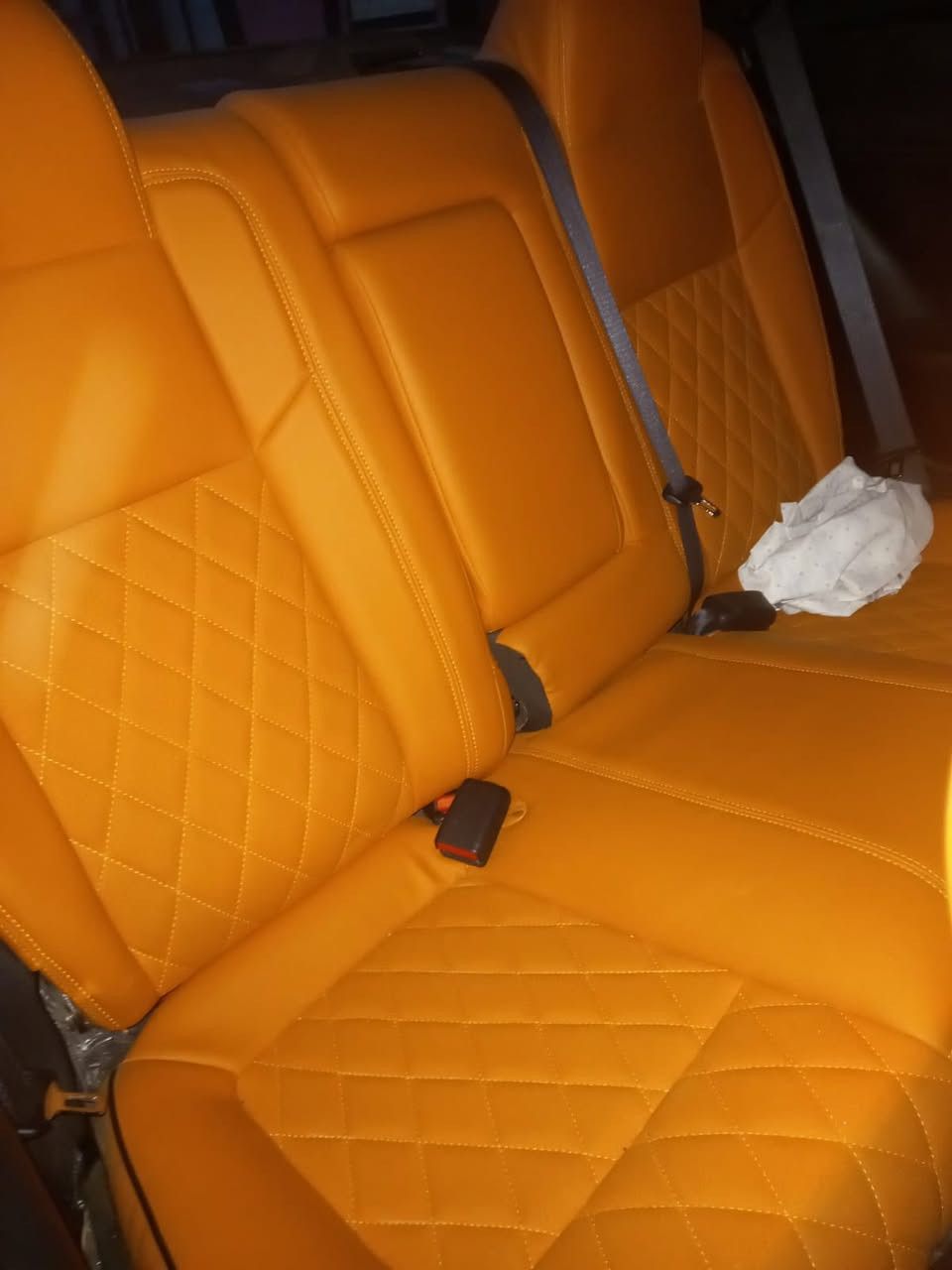 سلامه عليكم اخون عندي جالنجر SXT للبيع موديل 2020للبيع 4 قطعات بي بدون اي دواخل شاشاه جبير تشغيل عن بعد اسبورت لون مشمشي داخل جو سياره هم مشمشي تايرات جدد شديتلها سعرها اخوان 158$ وبيها  وهاي رقم ***********مجال للشراي

