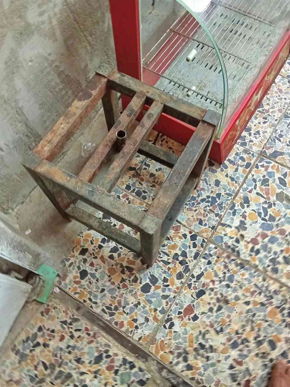 سلام عليكم 
فران بيزه شغال معه ميزه مالته وغراظه سعر 450
شوايه كص شغاله بس يرادله غسل وتنظيف 
معه صواني 2ومعه شيشين مالته والاستان كامله 500
حمايت كنتاكي شغاله ونظيفه 100وبيه مجال 
قلايه فنكر وكنتاكي بس غسل يرادله شغاله 100
تواصل***********تصال
***********وتساب
كربلاء حي العسكري العابد
