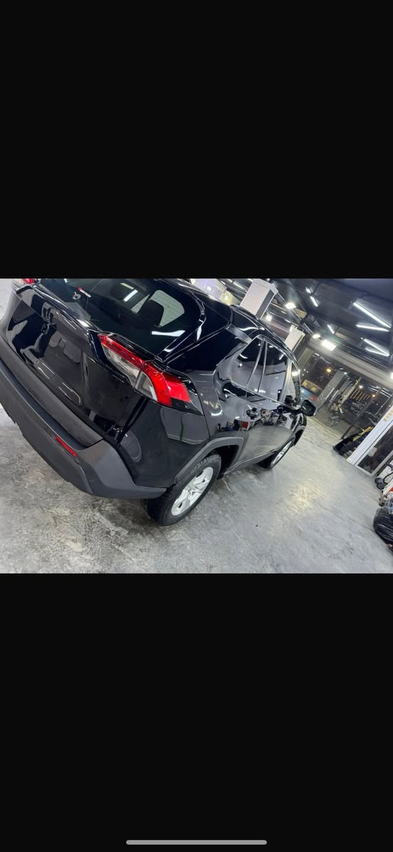 للبيع راف فور هايبرد
مصبوغه عام

موديل 2021
السعر160 وبيها مجال

***********
