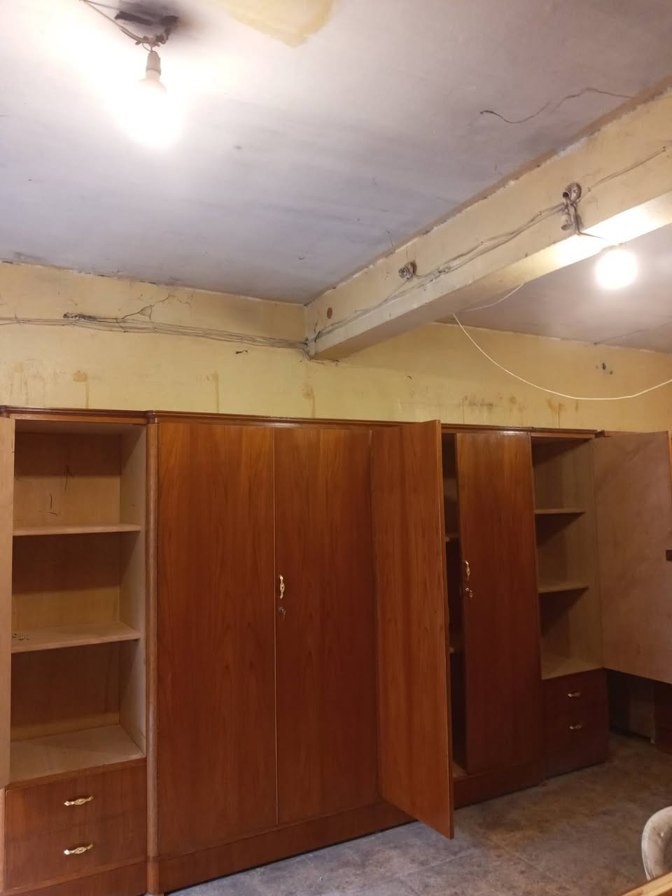 كنتور 6باب ملحق داخلي دنك 4 مجرات شغل توصي نضافه فول العنوان حي الحدباء  خلف مرطبات البحرين ت ***********
