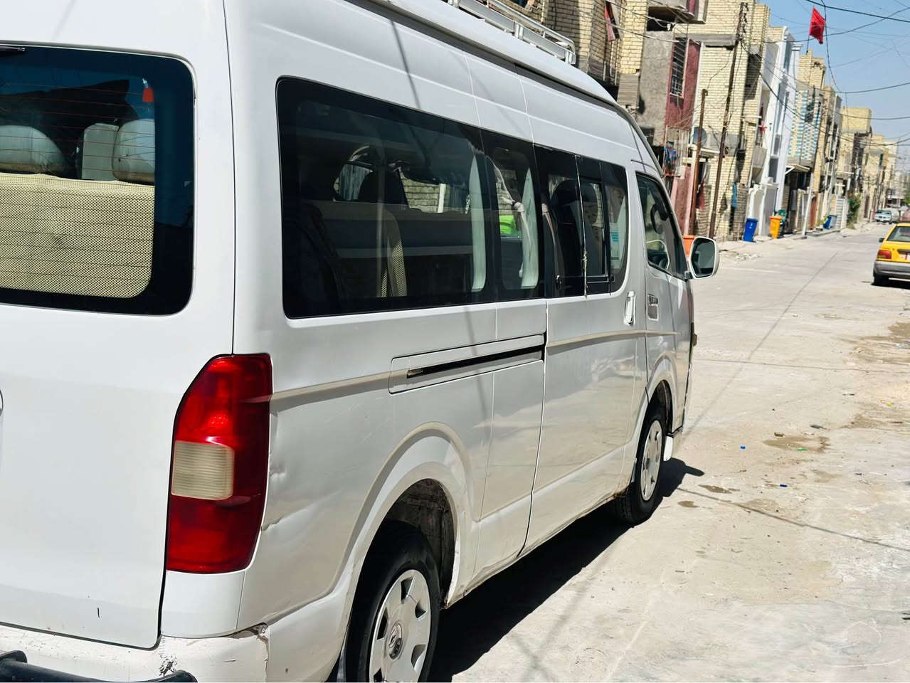 سلام عليكم جنبي اج تو  موديل 2018 
نضيفة وجاهزة رقم بغداد نكليزي بسمي تحويل ثاني يوم السيارة بلادية مابيهة اي ضربة ماعدة طخة زغيرة بل جنطة دواير بلادية ممعمرة  مكينة كير اكسل خير من اللة السعر 135 قفلهة بيع مستعجل 
مكانهة بغداد الشعلة  *********** بغداد, العراق
