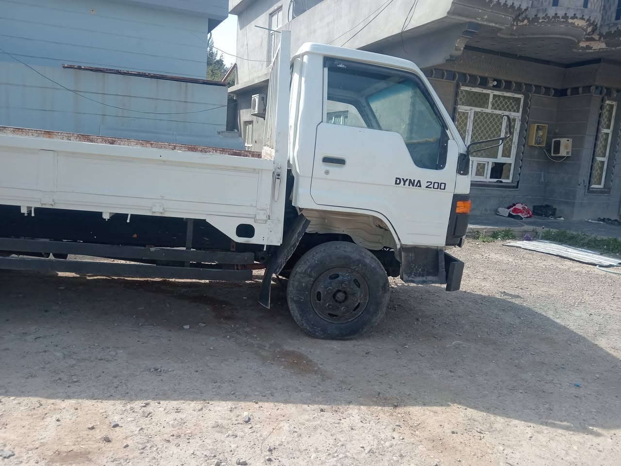 داينه لبيع موديل ١٩٩٠ رقم ديالي سنويه ٢٧ كير ومحرك وكسل وشاصي مكفول بلشرط السعر ٦٠ وبيهه مجال المكان ديالي سد حمرين رقم ***********
