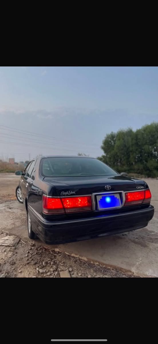👑 تويوتا كراون (ملكة) موديل 2002 للبيع أو المراوس 👑
المواصفات والجاهزية:
• الفئة: 4 دكم، ).
• المحرك: مكينة بيها صوت براص خفيف ).
• الشاصي: رقم (75).
• الحدادية: جديدة بالكامل (نفض كامل).
• التواير: تخم تاير جديد.
• البودي والتحويل: السيارة مكفولة كص وأصوليات، مداور مباشرةً باسمك.
• الرقم: لوحات رقم إنكليزي.
• الحادث: بيها ضربة بالجنطة 
)، وباقي السيارة جاهزة وما تحتاج أي مصاريف.
💰 السعر:
88 ورقة (دفتر إلا 12 ورقة).
🔄 ملاحظة: ترهم مراوس حسب الرغبة.
📍 المكان والتواصل:
• الموقع: النجف الأشرف - حي الرضوية.
• للتواصل والاستفسار (اتصال أو واتساب): ***********
