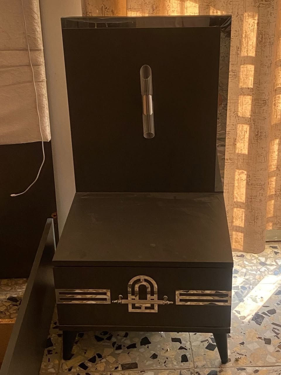 للبيع غرفة تركي باب اول نظيفة ومبيها ضرر كامل جرباية نفرين ثنين ميز مع جرار   وميز الاغراض الشخصية ومراية 
سعر ٥٥٠ الف  عنوان شارع فلسطين ***********
