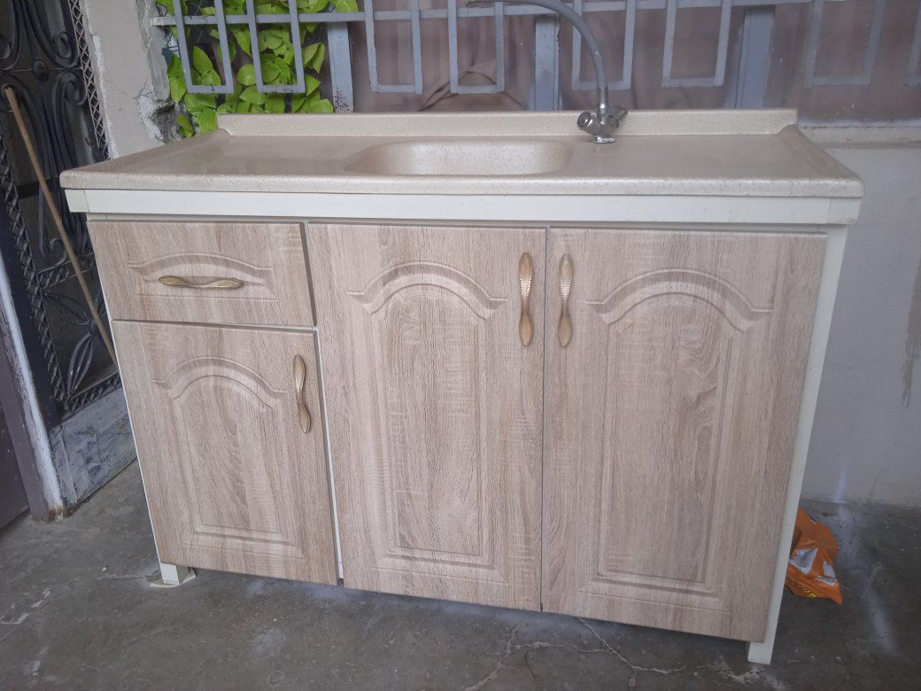 للبيع كاونتر 3 قطعه قياس مترين الكاونتر وسنك قياس متر و 30سم الأبواب خشب داخل المنيوم قليل مستخدم بعده جديد


**إذا كنت صاحب هذا الإعلان وتريد حذفه لأي سبب، رجاءا أرسل رسالة إلى الدعم الفني**