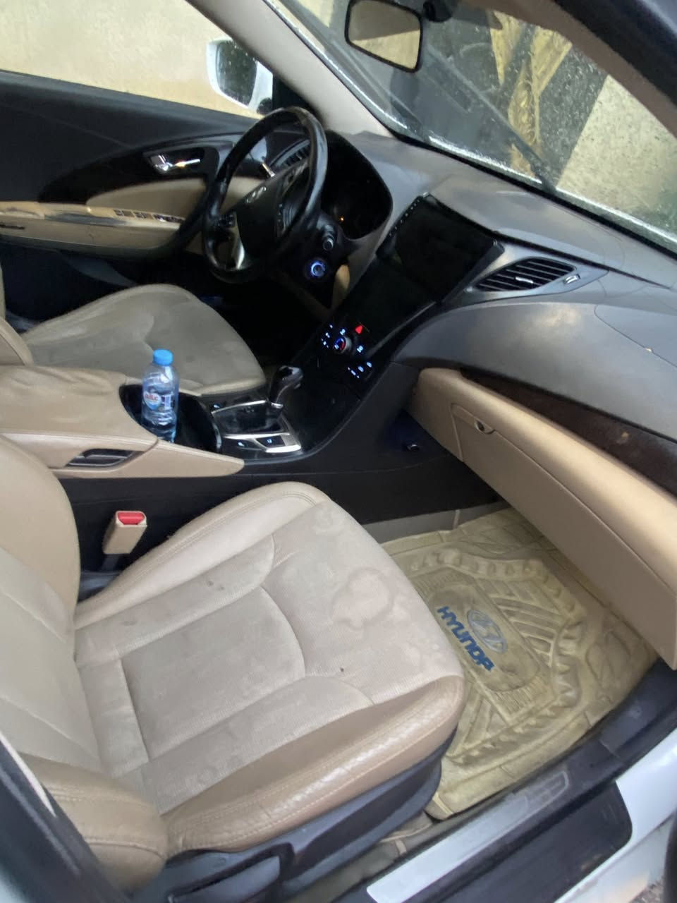 سلام عليكم سياره ازيره لبيع مديل 2014 وارد خليجي مكفوله من كلشي  مكينه 6 سلندر العنوان بصره القبله 
***********
