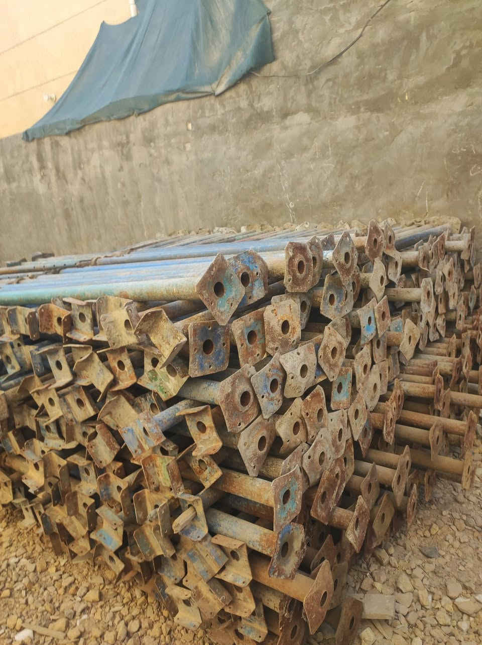 السلام عليكم جكات للبيع حاضن سن خشن الوزن الثقيل نظيفات حيل العدد ٤٦٠ جك بسعر مناسب العنوان بابل المركز رقم الهاتف ***********
