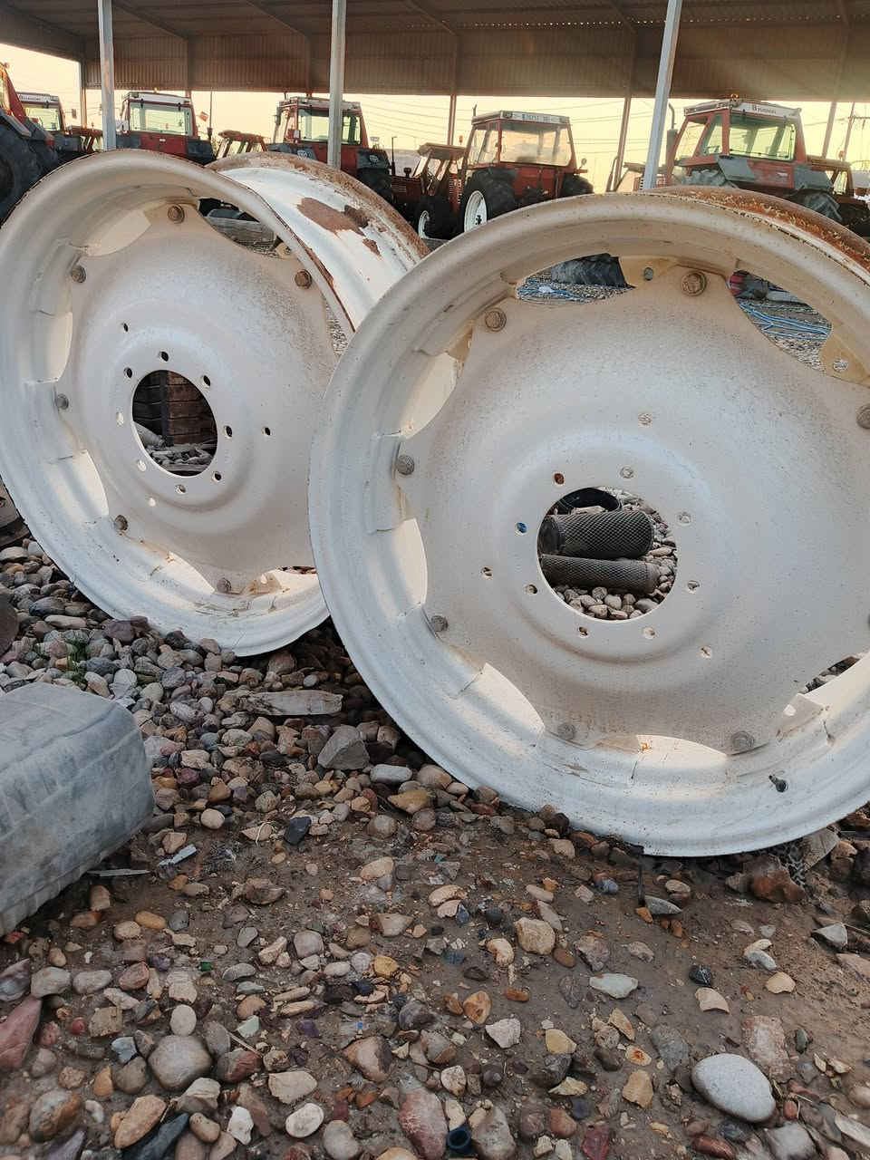 تخم ويل فيات 180  / 160
حجم 38 و 28
نضيف ومكفول من كسر وفطر 
***********
