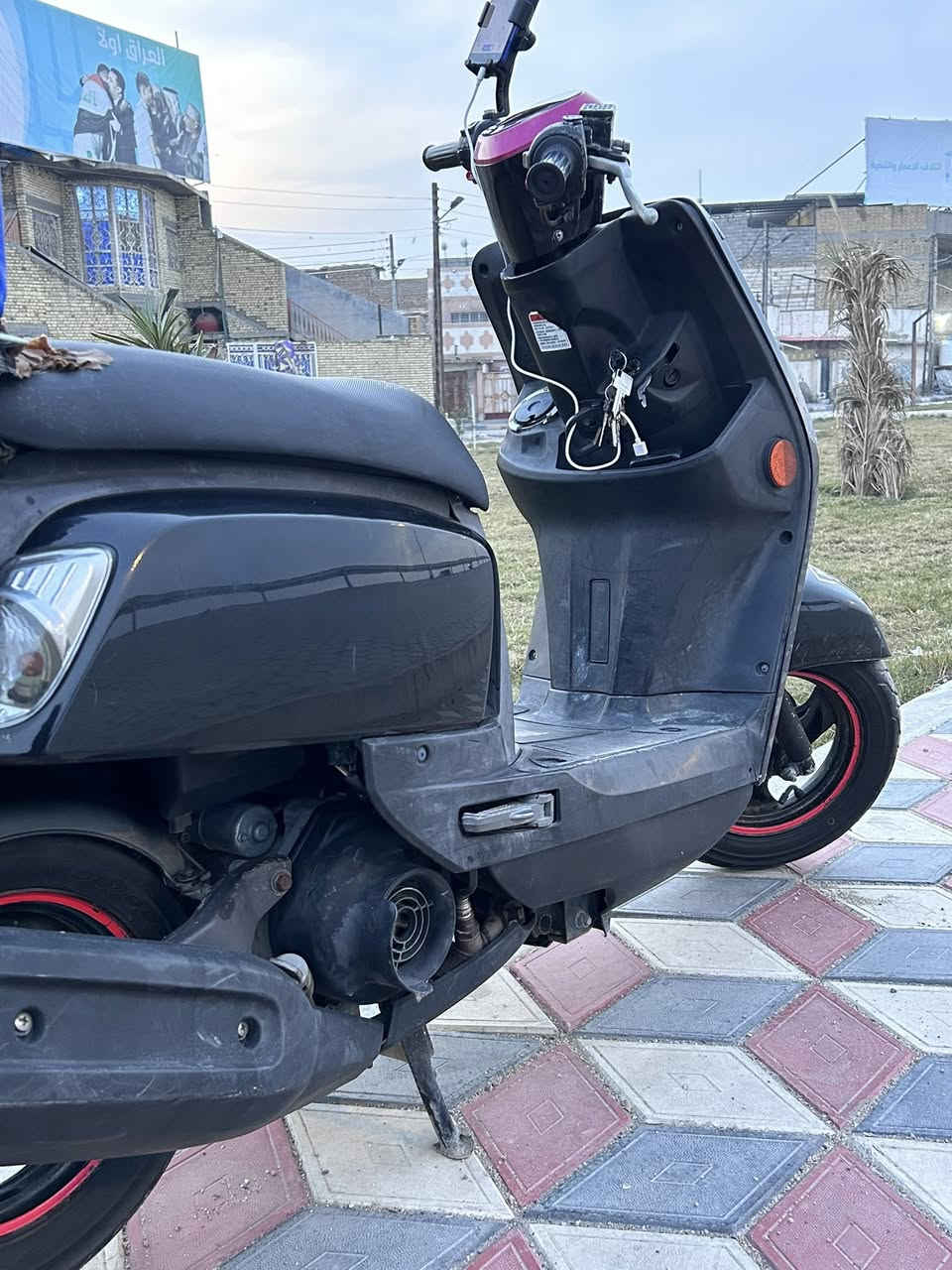 سلام عليكم دراجه بوليسي مسطرة نوزل ما مفتوحه كلشي بلدي نكره سلف كهربائيات شغال كلهه مكان بصره 5 ميل ***********
