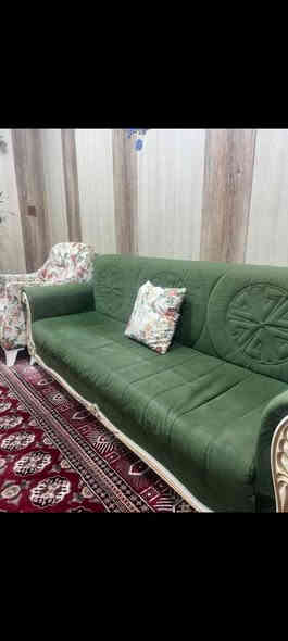 تخمين للبيع. كل واحد يحتوي عله قنفتين واثنين كراسي الواحد عله ١٧٥وبي مجال بس  التخم السمائي رجله مكسوره العنوان كربلاء الملحق قرب سوق الحبوبي القديم ***********
الواحد. 10. مقاعد
