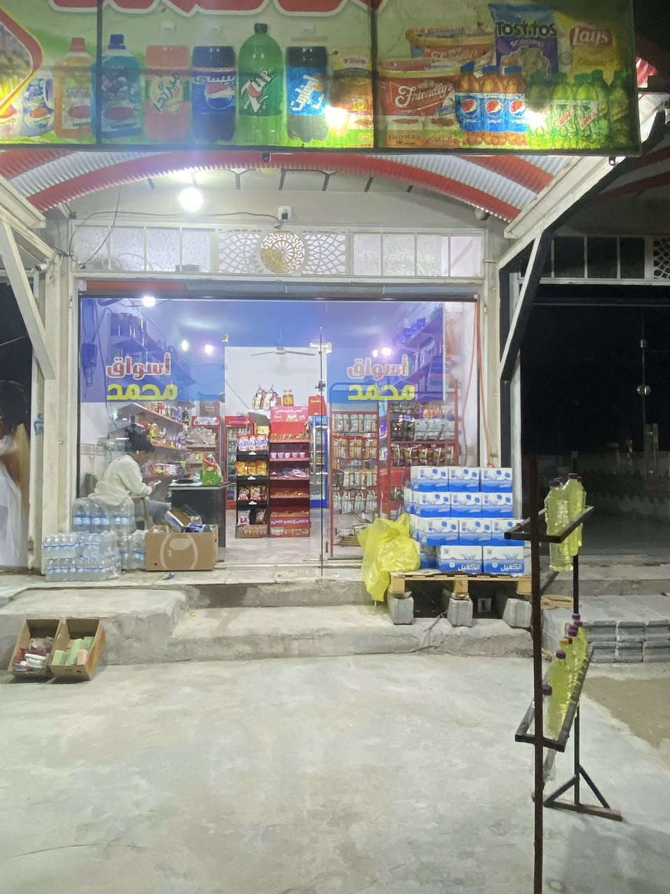 اسواق للبيع لعد التفرغ بلجاير شارع احمد الشبلاوي ابو السمك  الدخل اليومي 175الئ200الاجار 300بي 6بردات و3مجمدات وكامرات وسفينه وصطيه وميز  ينباع شلع تريد تبقه ماجر بلمحل تريد بس المواد والبردات ابيع شلع 
للاستفسار ***********
