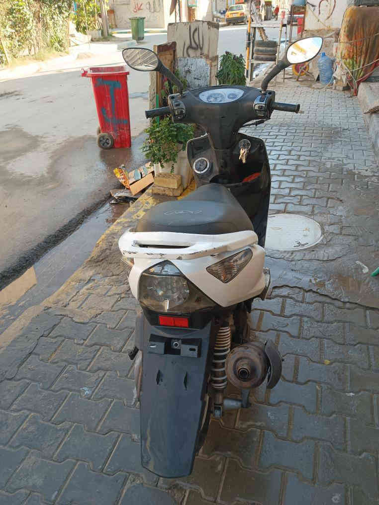 سلام عليكم دراجة ماكس ثعلب مزودة المحرك مالتهة محر رياضي وصالنصة رياضي مزودة نياكل دراجة صارلهة سبوعين طالعة من الوكيل ومكاتبتهة موجودة 
دراجة نهضة وشلعة تشك الكاع وهذا شرط 
دبل اشارة شغال
ولايتهة شغال 
الاشاير شغالة  
دراجة مال جنينان هاي 
السعر 950وبيهة مجال
***********
