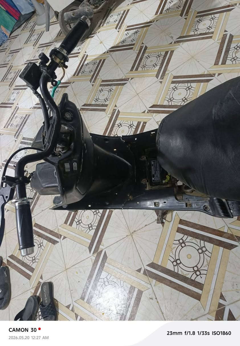 دراجه فراشه عله ترابهه للبيع السعر 200وبيهه مجال لعيونكم دراجه اوراق و صلانصه جديده ومكينه مرتبه بس بدون كفرات والشراي *********** ينتصل او واتساب
