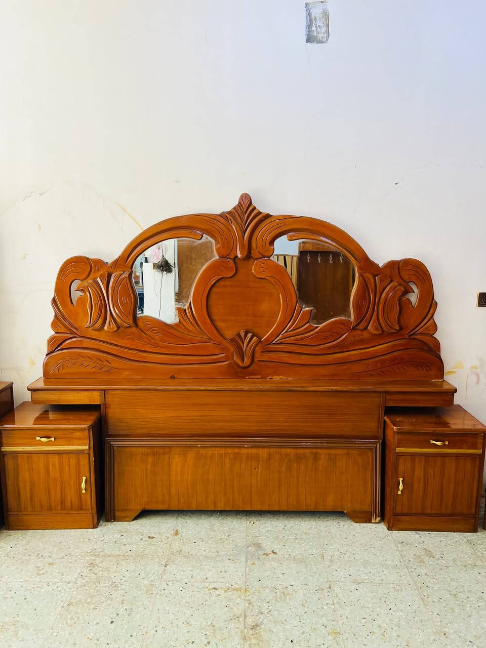 سلام عليكم 
غرفه ام السته ملحق شغل ثكيل 
داخل وخارج صاج 
مستخدمه شي قليل 
 ((سعر 580وبيه مجال ))
بغداد مدينه الصدر
 اكو توصيل 🚚 
***********

