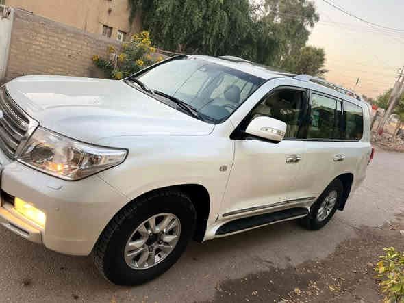 السلام عليكم اخوان لاندكروز موديل 2010 مواصفات ستينيه رقم بغداد سنويه 2028 مشروع وطني محوله رقم نكليزي السياره جديده بمعنا الكلمه  كفاله عامه من كلشي من صبغ وتبديل وبارد وشخوط جديده بمعنا الكمله جاهزه من كلشي مكنيه كير حداديه تخم تاير كهربائيات تبريد تتفئه بحالة الزيرو السياره على وضع الشركه ماشيه 193 حقيقي  نظافتها 100% السياره فول موصفات سلايت تبريد مركزي حساسات زراك لايت حساس امامي خلفي كامره تحكمات ثلاجه كشن جلد بقلاوه شاره مرايه فول فول السعر ب 298 ورقه 
***********
