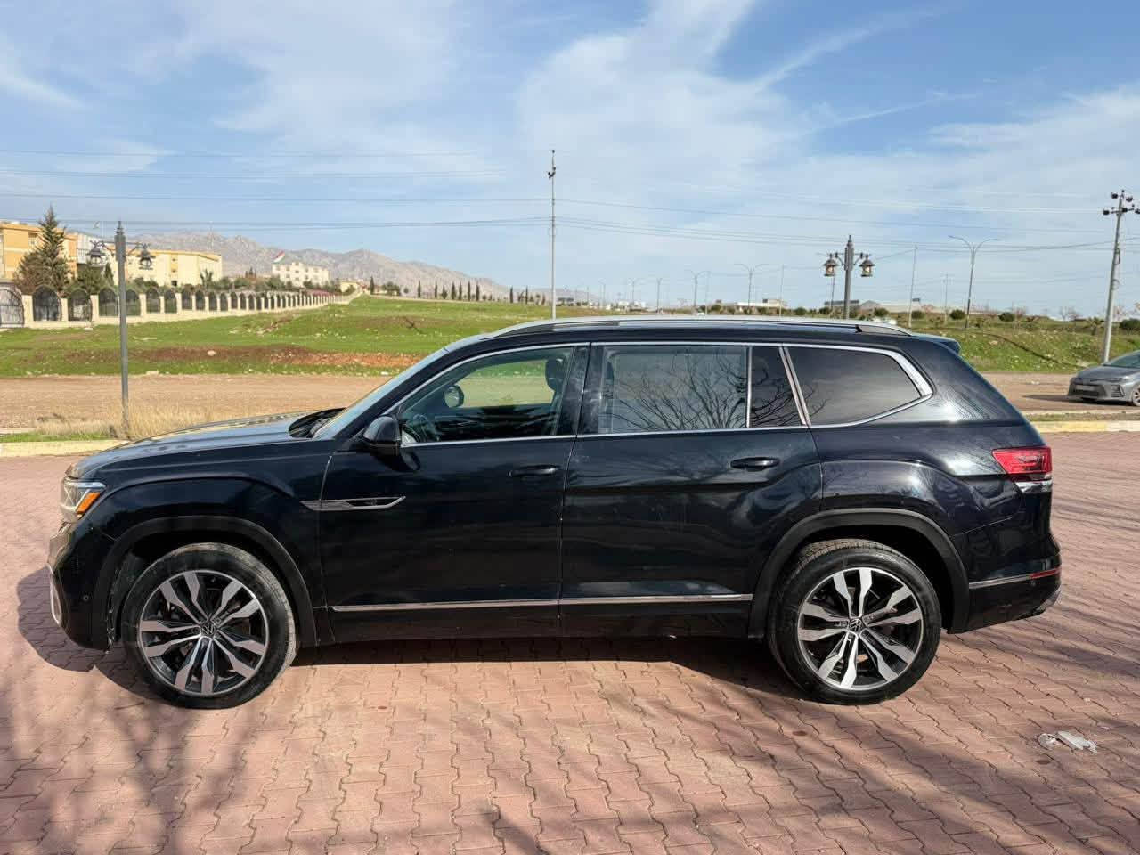 : .اطلس  .2022.v6 .
SEL Premium R line-.4Motio 
‎المواصفات فول فول/1/1/أعلى فئة 

‎حجم المحرك : 3.6( 6 سلندر )
‎المواصفات
‎دة بل اكسل : AWD كيج الكتروني بردات ابواب
‎داخل رصاصي بيلادي فتحه سقف بانورما
‎ابواب بصمة بصمة تشغيل تشغيل عن بعد : REMOTE START
‎مرايا شفط كهربائي+إنارة 
‎سستم سماعات : FENDER شحن وايرليس
‎اوتو بارك : AUTO PARK
‎اوتو هولد : AUTO HOLD
‎اوتو ستارت : AUTO STARD
‎صندوق شفط كهربائي+🦵
‎ شاشة دشبول ديجيتال
‎اوتو هولد
‎اوتو ستارت
‎اوتو بارك : AUTO PARK
AUTO HOLD:
AUTO STARD:
‎اوتو ستوب : AUTO STOP
‎نظام : GPS
‎نظام : ECO
‎نظام : NORMAL
‎نظام : SPORT
‎نظام : SNOW
‎نظام
OFFROAD
‎نظام OFFR.CUSTOM
‎كشنات : VIP
‎كشنات جلد
‎كشنات جلد تدفئة+تبريد +خزن+ميموري
‎كاميرة " 360
‎كاميره امامي
‎كاميره جانبي
‎كاميره خلفي
‎هاند بريك بصمة
‎رادار 360
‎رادار امامي ( تحديد مسار )
‎رادار جانبي ( نقاط عمياء )
‎رادار خلفي ( التحذير من الاصطدام )
‎حساسات 360
‎1.حساسات امامي
‎2.حساسات جانبي
‎3.احساسات خلفي
‎تحكم اسيرين استيرن تدفئة تبريد المس تبريد مركزي
‎لايتات LED زينون متحرك بيلادي بكلايتات LED بيلادي
‎ويل كروم حجم 21
سعر :245$مجال
سبواغ 4 قتعة

چةمالخ بابين 
بونيد بدون داخلي بدون شاصي 
‎***********    رقم واتساب


**إذا كنت صاحب هذا الإعلان وتريد حذفه لأي سبب، رجاءا أرسل رسالة إلى الدعم الفني**