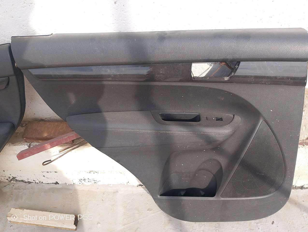 سلام عليكم اخوان بطاين خلفيه سورنتو موديل 11 للبيع مع طبله جديده مامستخدمه الي يردهن يتصل على الرقم ***********
