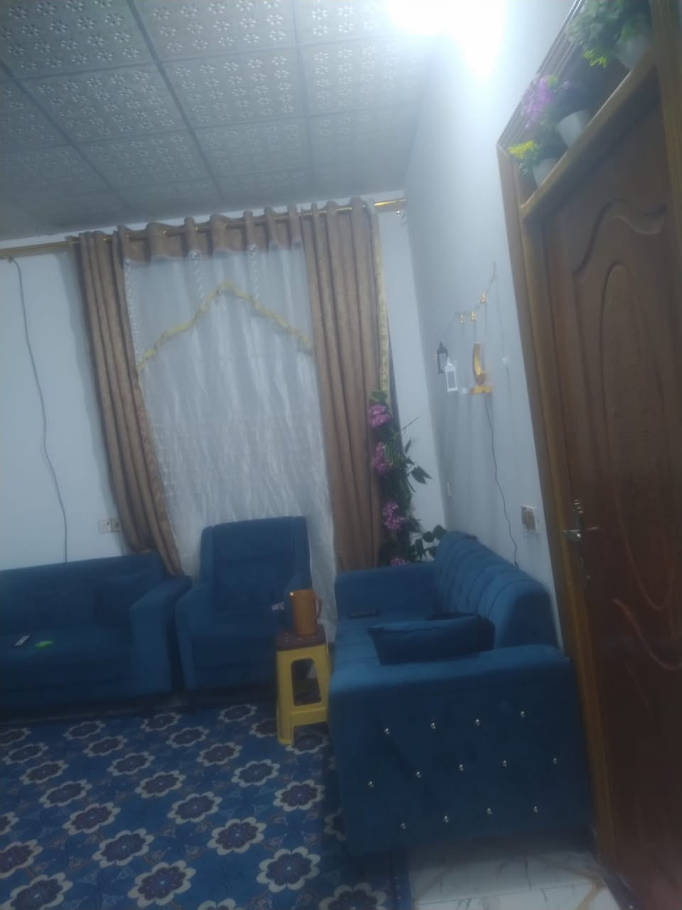 بيت  للبيع مساحة 187 متر. بيت جاهز  بي 4 اغرف اثنين فوك واثنين جوه  وبراني ومطبخ وهول جاهز للأخير 
موقع خلف الملعب  شارع السجاد   بيت مرتب وجهاز


**إذا كنت صاحب هذا الإعلان وتريد حذفه لأي سبب، رجاءا أرسل رسالة إلى الدعم الفني**