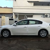 التيما 2012 اللون ابيض  الداخل مخمل كريمي  امواصفات بصمة  فيه شاشة وكا...