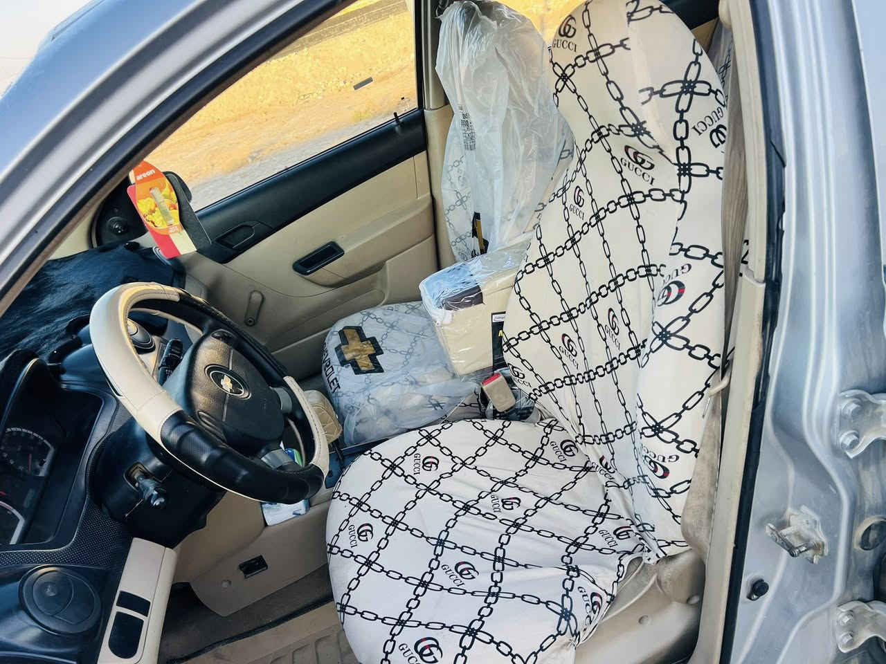 افيو موديل 13خليجيه مسكر مكفوله من الظربه فقط بيه رشات صبغ محرك 1600 هزة جديده والرقم الانكليزي سنويه لل2030 يلا تسقط رقمة مشروع وطني 
السياره حلوة ومتعوب عليه محرك وكير خير من الله 
حدادية جديدة
تخم تاير 
باتري جديد 
السياره بسمي اداورلك ثاني يوم 
للاستفسار الاتصال على الرقم او مراسلة 
***********
