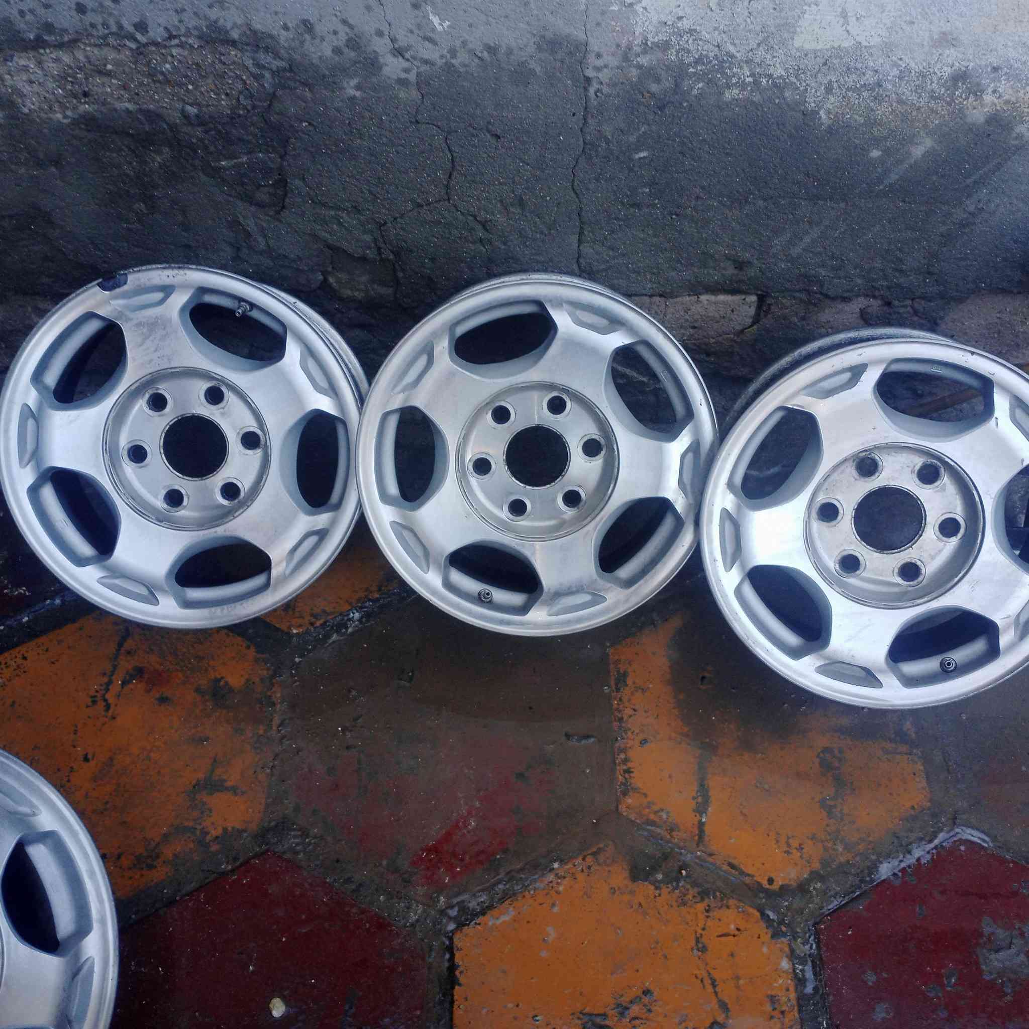 السلام عليكم ويلات عدد 4+كبات  عدد 4
حجم 16
حساسات كامله 
سعر 3ورقات 
مكاني البصره القرنه 
رقم الهاتف ***********
