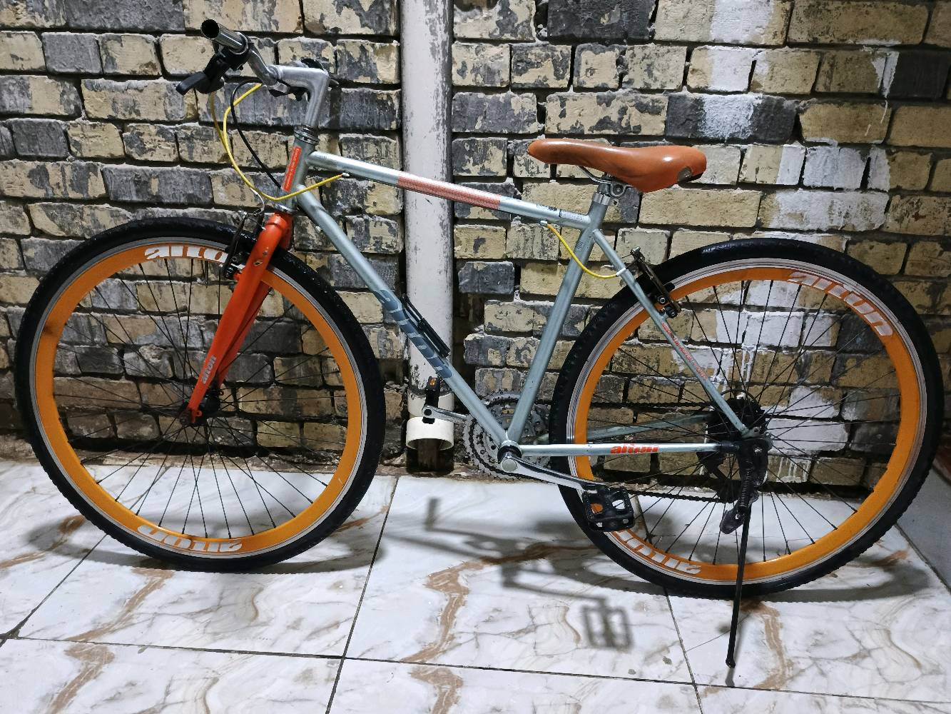 بايسكل alton spinner 21 جدا نضيف مكاني بغداد الشعب حي البساتين مكاين 7x3 بريكات اثنيهم شغالات 