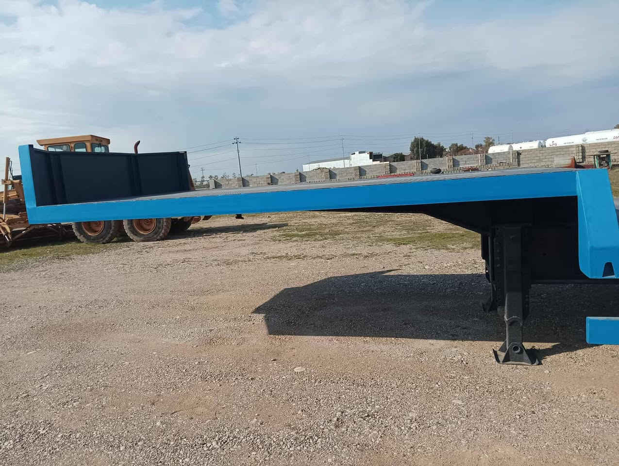 لودر الماني للبيع

الطول 9 ونص العرض 3متر دنكير حجم 19 رمبات هدروليك الرگبه 4 متر لودر جديد. السعر 150 بي مجال بسيط

***********

***********
