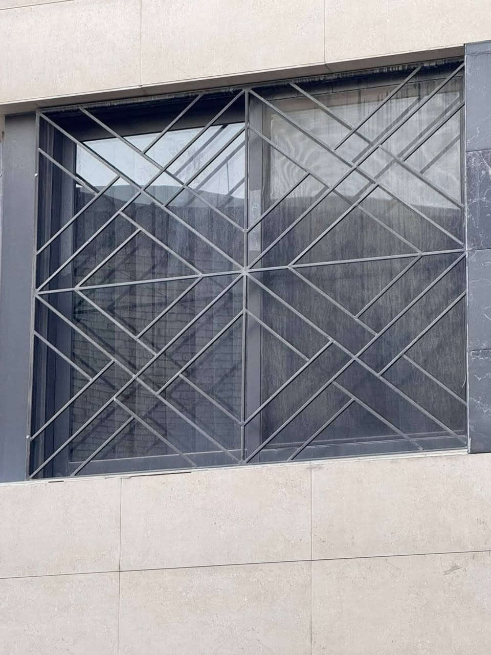 🛑 حدادة بيتك أو مشروعك مأمنة.. وبأسهل طريقة دفع! 🛑
​تريد تحمي بيتك بأقوى الأبواب؟ أو تحتاج سقيفة تحميك من حرارة الصيف ومطر الشتاء؟ 🏠⚒️
الآن مع [ حدادة السلطاني ]، نضمن لك أرقى التصاميم وأقوى أعمال الحدادة والمتانة العالية، وبدون ما تشيل هم الميزانية!
​✨ خدماتنا في الحدادة تشمل تصميم وتنفيذ:
​أبواب وشبابيك حديد: موديلات حديثة (سي إن سي وباب شرقي ومودرن) تجمع بين الأمان العالي والجمال. 🚪🔐
​سقائف متكاملة (كيسبان وسندويج بنل): للسيارات، الكراجات، والأسطح، وبأقوى الهياكل الحديدية. ☀️🌧️
​كرفانات حديدية: تنفيذ سريع ومتين وبمواصفات ممتازة حسب الطلب. 🏗️
​🔥 المفاجأة: كُل أعمالنا متوفرة الآن بنظام (الأقساط)! 🔥
​جدد بيتك أو جهز مشروعك الآن، وقسّط براحتك وبدون ضغط مصاريف.
​💳 شروط التقديم:
​الاعتماد حصراً على بطاقة الماستر كارد (MasterCard).
​إجراءات سهلة، سريعة، وبدون أي تعقيدات.
​📐 المعاينة وأخذ القياسات متوفرة لخدمتكم!
نصل إليكم أينما كنتم لضمان دقة التنفيذ والسرعة في العمل.
​📞 للحجز والاستفسار عن تفاصيل الأقساط وأسعار المتر، تواصل معنا الآن:
​رقم الهاتف: [ *********** ]
​الموقع: [ واسط / قضاء العزيزية ]
​أو أرسل لنا رسالة مباشرة عبر رسائل الصفحة 📩
​[حدادة السلطاني] - متانة الحديد وأمان لبيتك.
