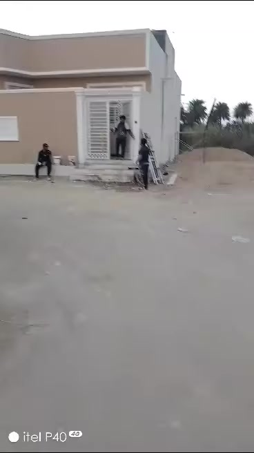 دار للبيع مساحه 150متر بناء طابوك حديث جداا طابوملك زراعي ملاك عراقي ركن شارع تبليط 10متر غرفتين منام صاله درج مجموعة صحيات مطبخ استقبال تواليت خارجي كراج مميز جداا قضاء شط العرب نهر حسن السعر 140وبي مجال للاستفسار واتساب ***********او ***********
