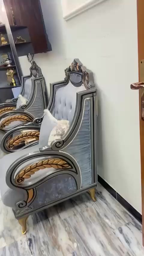 تخمين قنفات اخو جديد مشتريتهن ب٣ونص والله العضيم اريدهن مع فاترينه وثنين طبلات وسطية  ٢اريدعن مليونين مكان شعب بنوك


**إذا كنت صاحب هذا الإعلان وتريد حذفه لأي سبب، رجاءا أرسل رسالة إلى الدعم الفني**