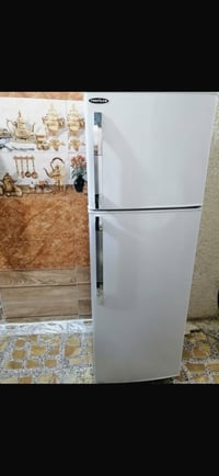 ثلاجه وغساله للبيع شغالات مابيهم شي المكان بغداد جميله للتواص077088358...