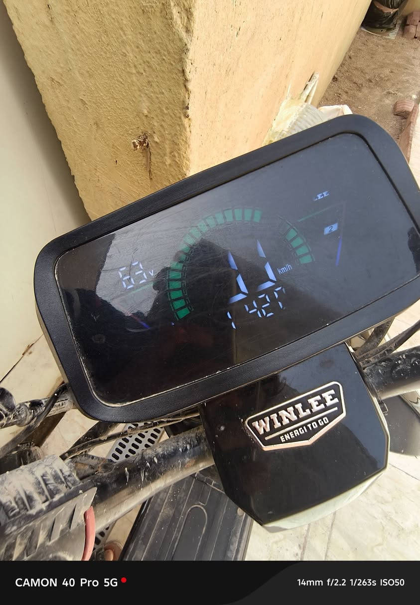 السلام عليكم R9 موديل 2026 دراجة جديدة معنى الكلمة بطارياتة ذا يصرفن ترجع الدراجة علية يعني جدد كفالة عامة ماعدة بس الكفر العل  يسر فقط والباقي كفالة عامة 
موصفاتة ✨
حماية سرقة✨
تشغيل عن بعد✨
بصمة وسويج✨
بلوتوث✨
اشاير يمنة ويسرة✨
لايت عدسة ناصي وعالي✨
سعر380قفل
ورقم الهااتف***********
مكاني بصرة الجزيرة
