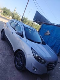 سياره توسان خليجي موديل ١٦ رقم بغداد بيهه قطعتين صبغ وثنين فتح صدر جدي...