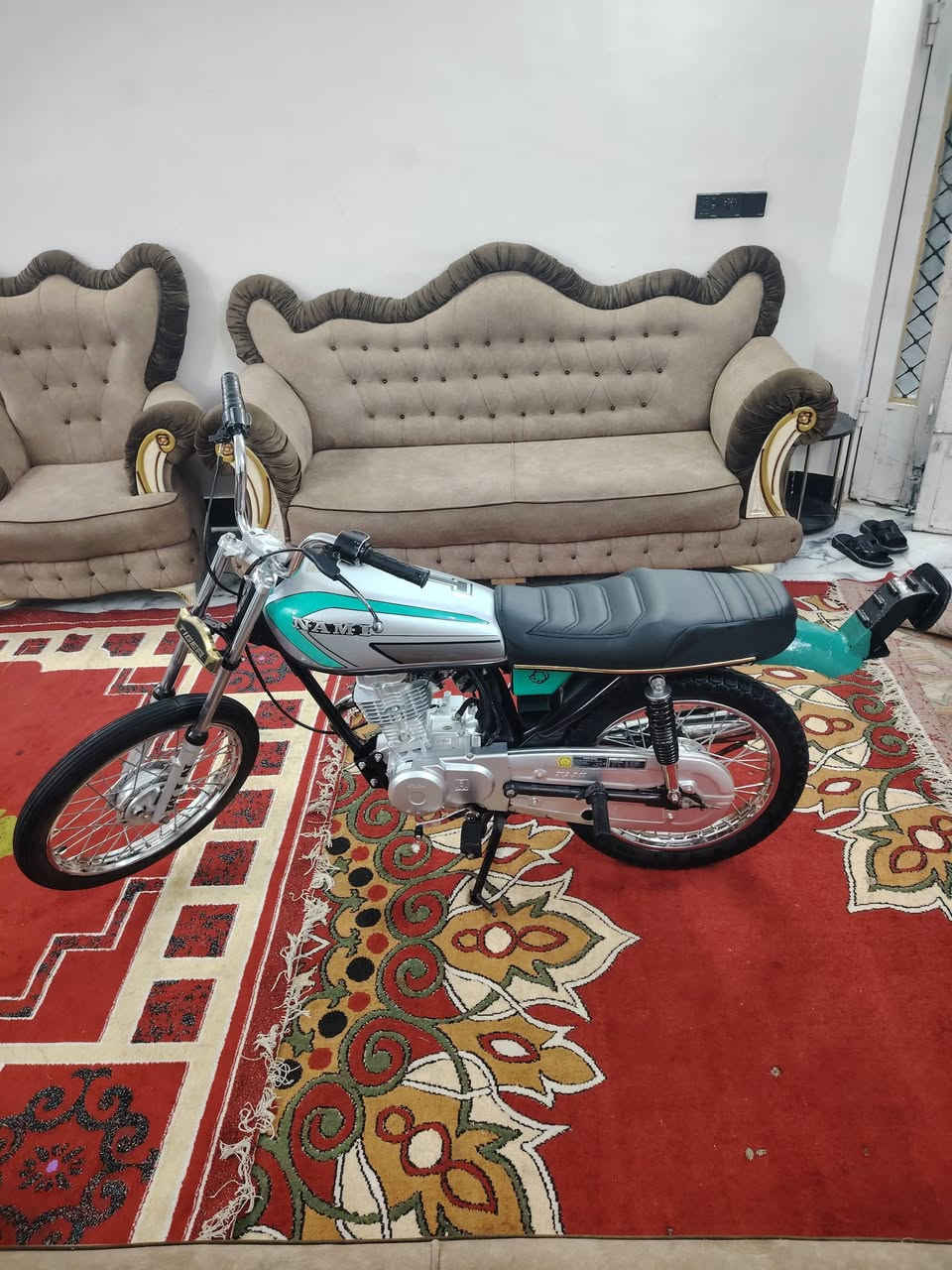 سلام عليكم شباب دراجه للبيع الشاصي موديل 15 اوراق اصولي. تعمير 25 كله اصلي شلامجه ول سعر 825 وبيها مجال. وذا مو شراي طلع كبل هاذا رقمي ***********👍
