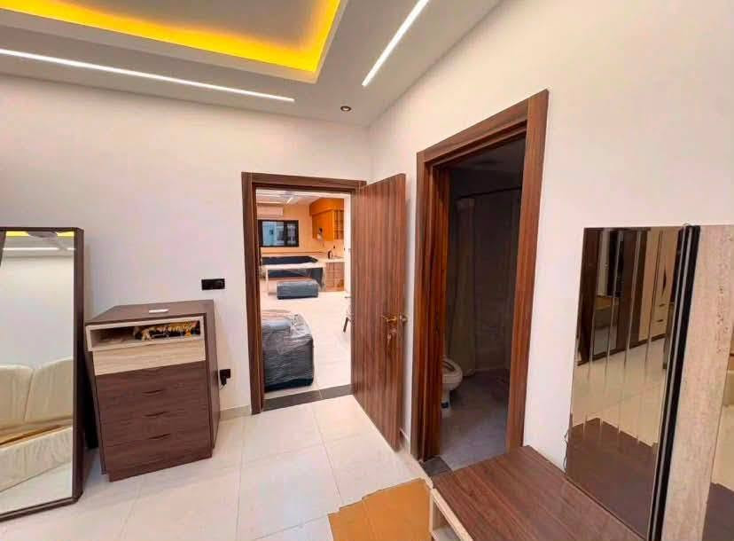 📍شارع مطار المثنى - قرب جامعة اشور
مؤثثة اثاث كامل بأطلالة جميلة 

🔹التفاصيل : 
غرفتين نوم وصالة ومطبخ وخدمات صحية عدد 2 وبلكونات عدد 2 ولوندري

تصويرها متوفر 
للاستفسار والتواصل : ***********
