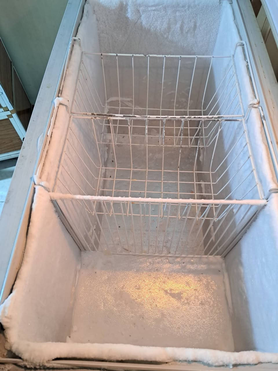 سلام عليكم مجمده شركه كونكرد للبيع 
11 قدم 
حالتها جيده جدا مداخله تصليح 
السعر 200 الف وبيها مجال بسيط 
الشعب حي التجار 
***********
