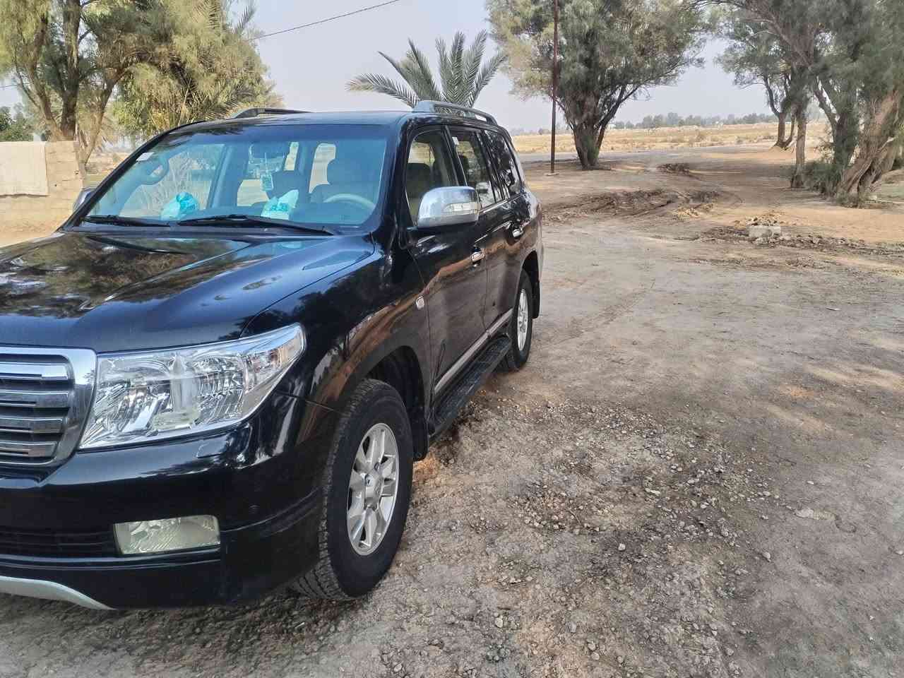 سلام عليكم لاندكروزر للبيع 2011 ستينيه سياره مقفوله كفاله عامه السعر 310 وبيها مجال رقم الهاتف ***********
