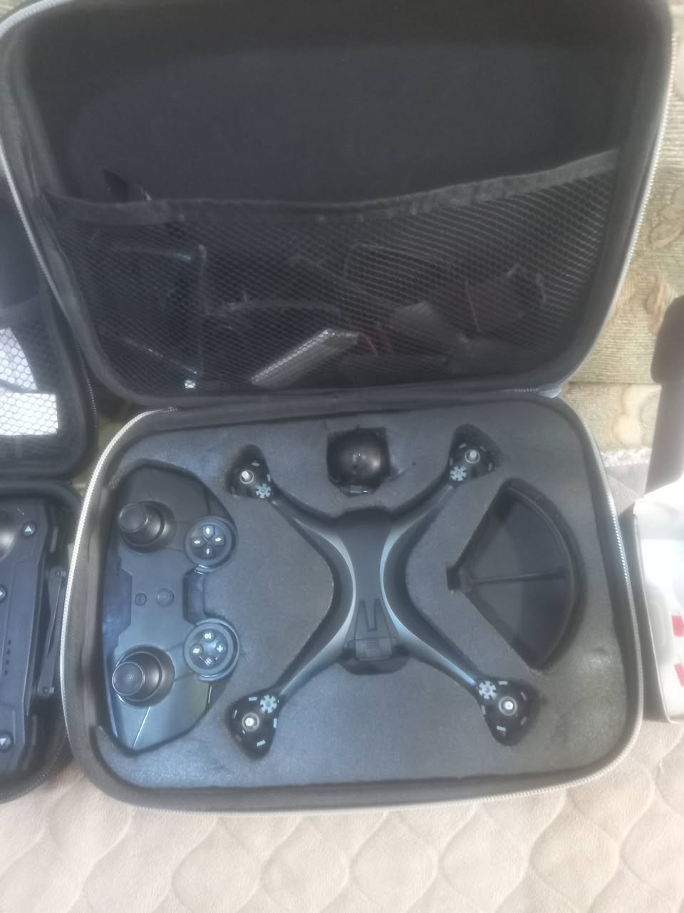 السلام عليكم
درون للبيع شلعة 
السعر 50 الغ وبيهن مجال
الاستفسار ***********
